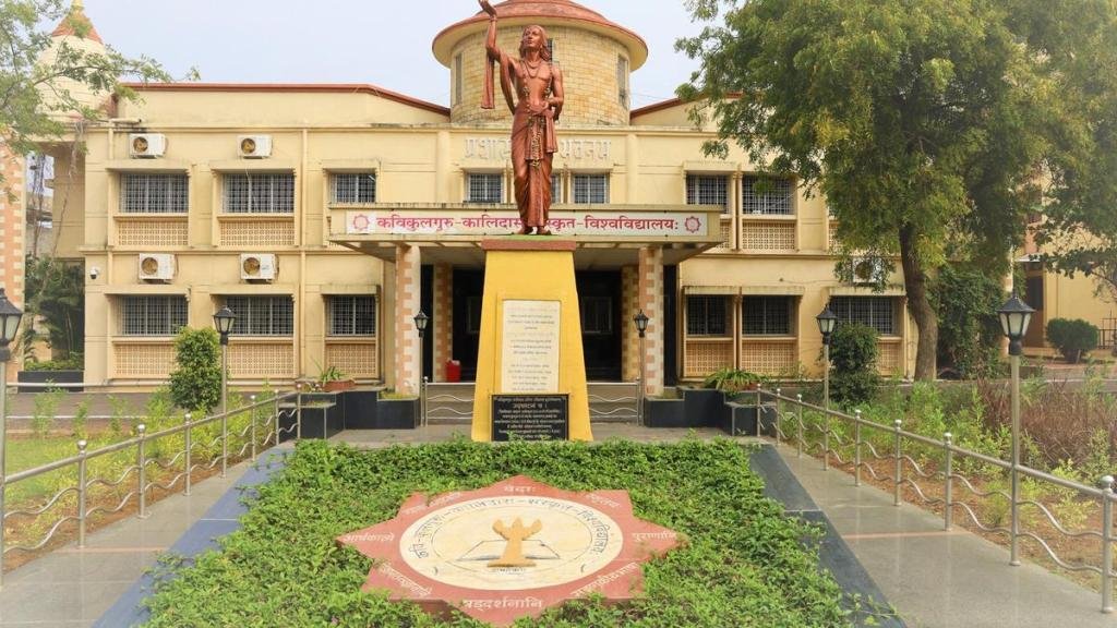 Kavikulguru Kalidas Sanskrit University's V-C, wife die in road accident in UP's Mau